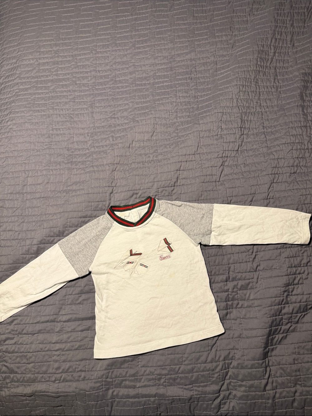 Gucci White and Gray Long-Sleeve Raglan Tee with Red & Green Trim